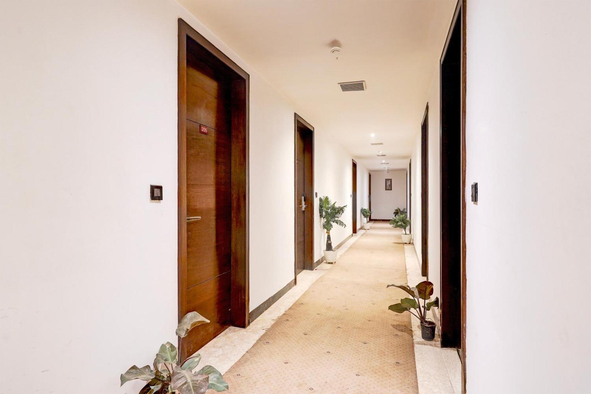 Townhouse Oak Agra Near Sultanganj Puliya Formerly Bb Grand מראה חיצוני תמונה