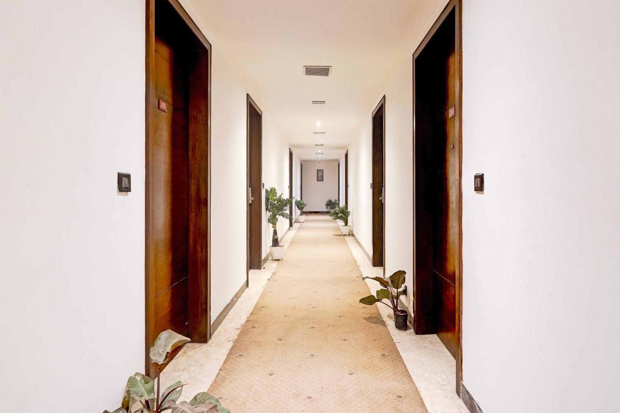 Townhouse Oak Agra Near Sultanganj Puliya Formerly Bb Grand מראה חיצוני תמונה