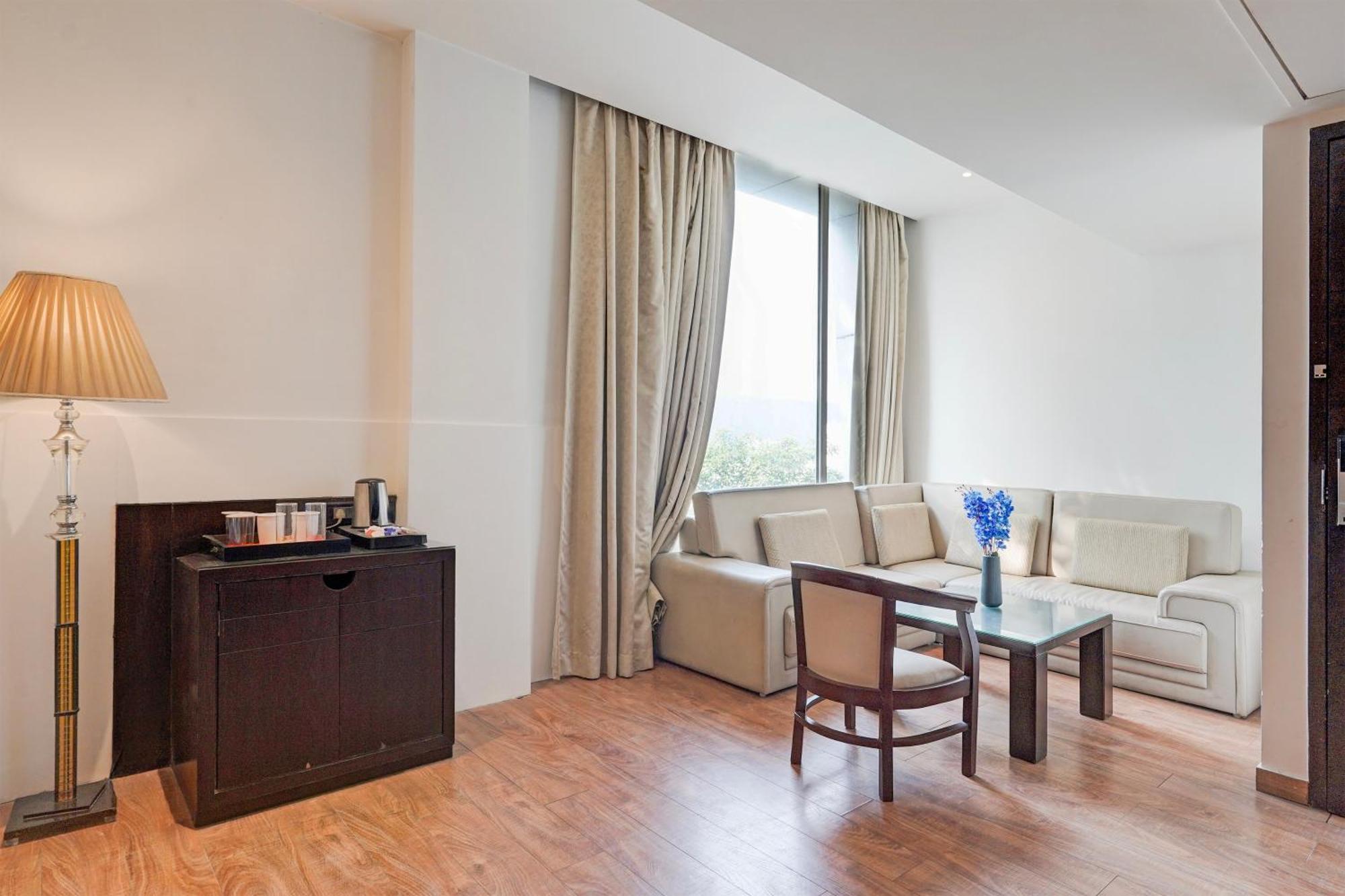 Townhouse Oak Agra Near Sultanganj Puliya Formerly Bb Grand מראה חיצוני תמונה